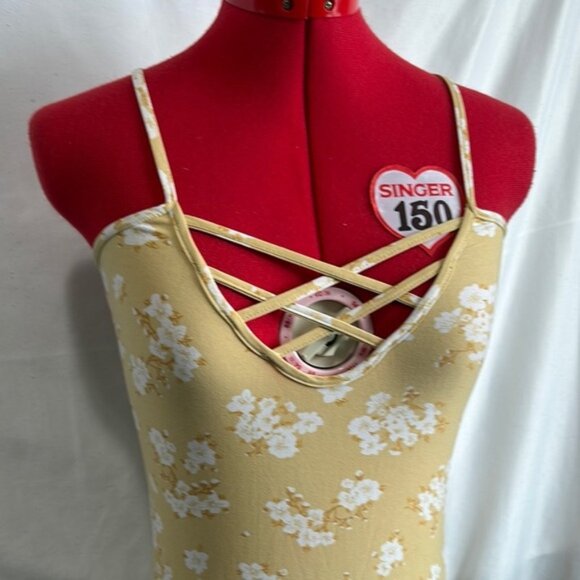 Ardene Gold Sleeveless Fitted Camisole - Picture 2 of 7